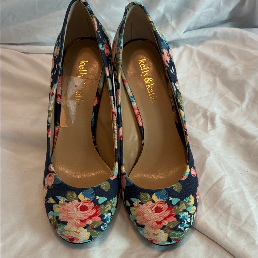 Kelly & Katie Navy Floral Round-Toe Heels